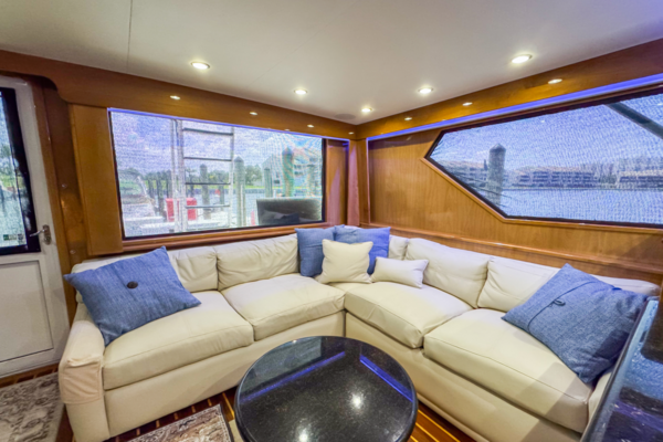 Hatteras 54 CONVERTIBLE Yacht For Sale