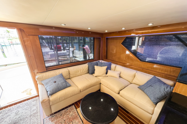 Hatteras 54 CONVERTIBLE Yacht For Sale