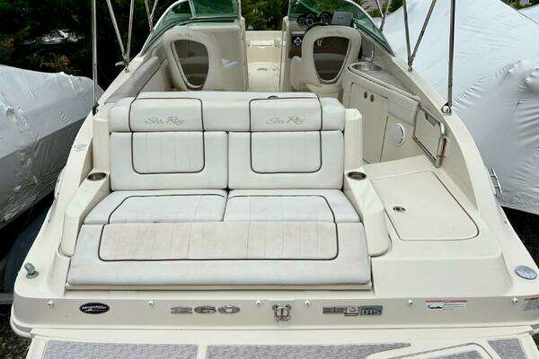 Photo of the 2010 Sea Ray 260 Sundeck