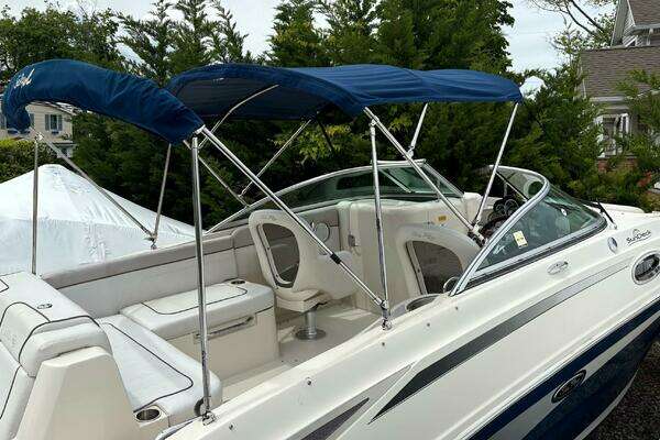 Photo of the 2010 Sea Ray 260 Sundeck