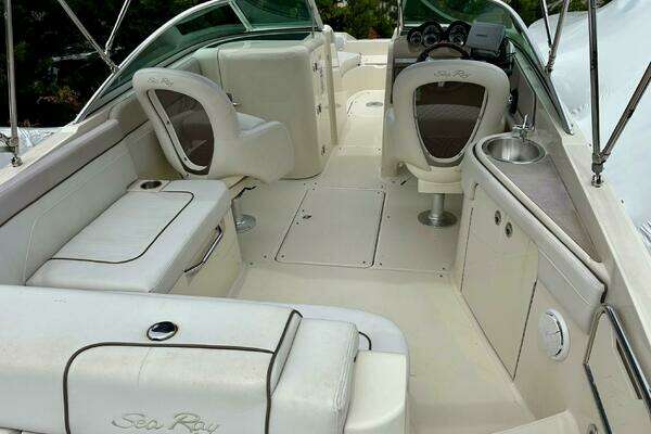 Photo of the 2010 Sea Ray 260 Sundeck