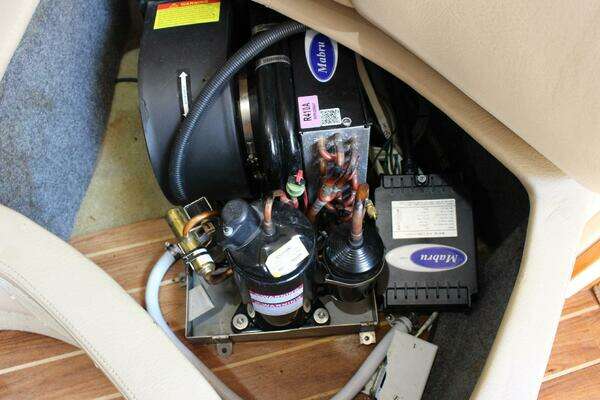 HAPPY OURS 35ft Chaparral Yacht For Sale