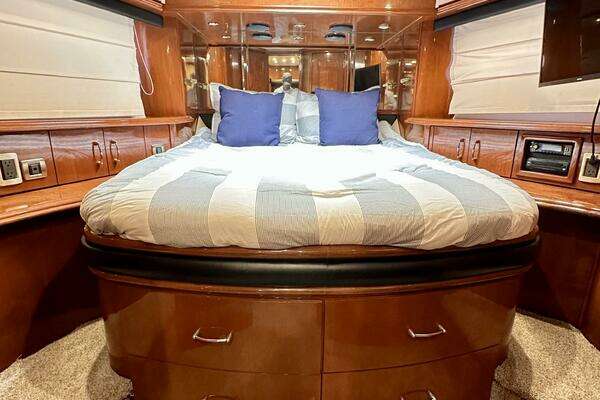 Marquis Flybridge Motor Yacht Yacht For Sale