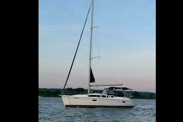 Photo of the 2001 Hunter 340