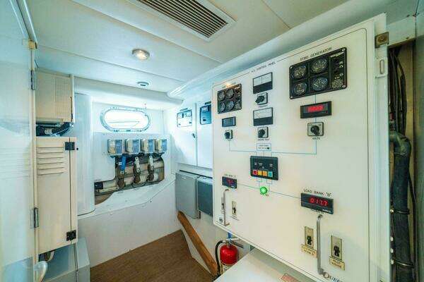 Queenship 98 Custom Yachtfish Yacht For Sale