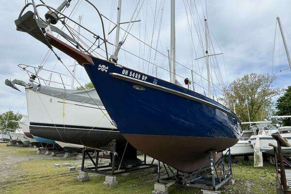 Photo of the 1978 Cheoy Lee Offshore 33 "The Blue Pearl"