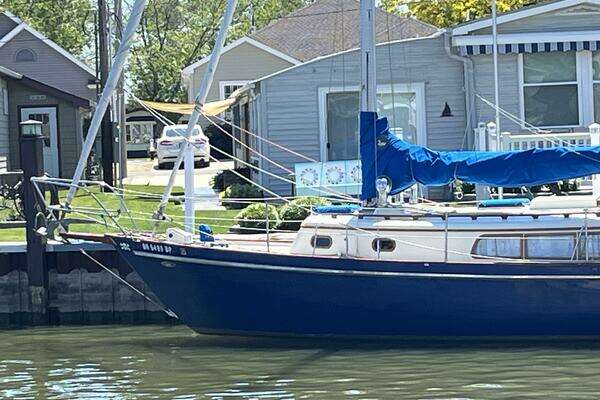 Photo of the 1978 Cheoy Lee Offshore 33 "The Blue Pearl"