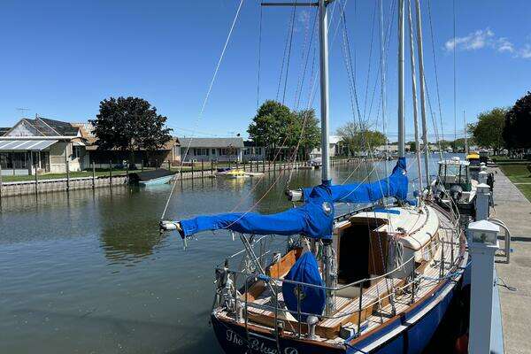 Photo of the 1978 Cheoy Lee Offshore 33 "The Blue Pearl"