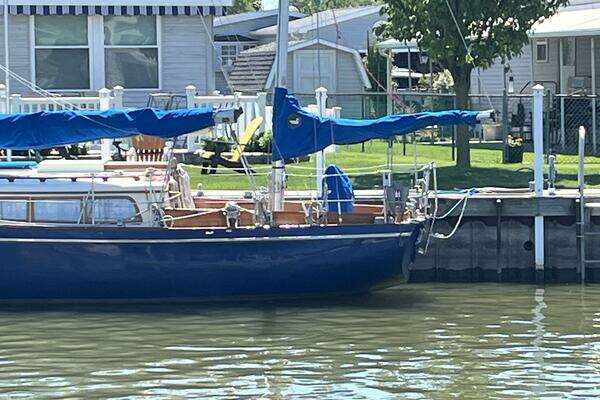 Photo of the 1978 Cheoy Lee Offshore 33 "The Blue Pearl"
