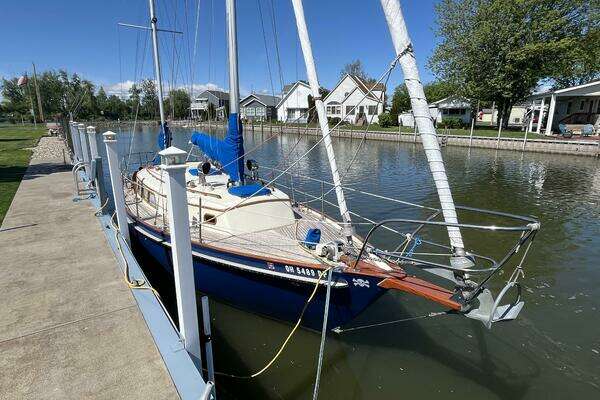 Photo of the 1978 Cheoy Lee Offshore 33 "The Blue Pearl"
