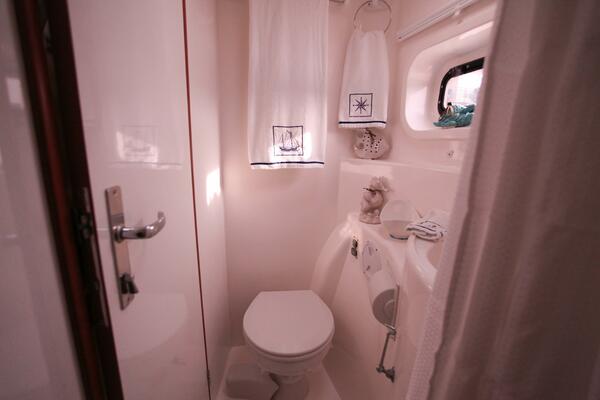 Folie A Deux 44ft Leopard Yacht For Sale