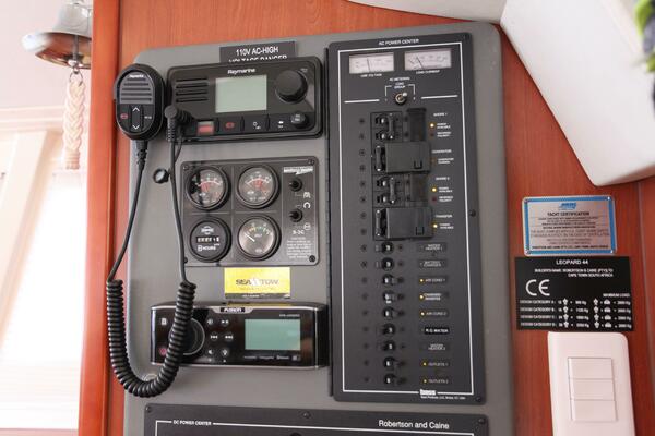 Folie A Deux 44ft Leopard Yacht For Sale