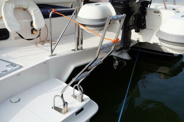 Folie A Deux 44ft Leopard Yacht For Sale