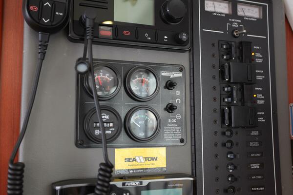 Folie A Deux 44ft Leopard Yacht For Sale