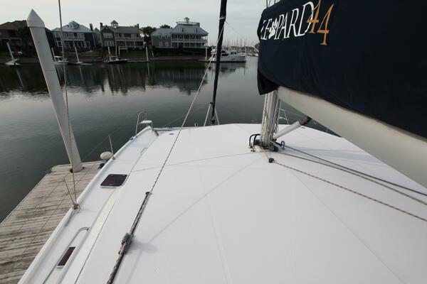 Folie A Deux 44ft Leopard Yacht For Sale