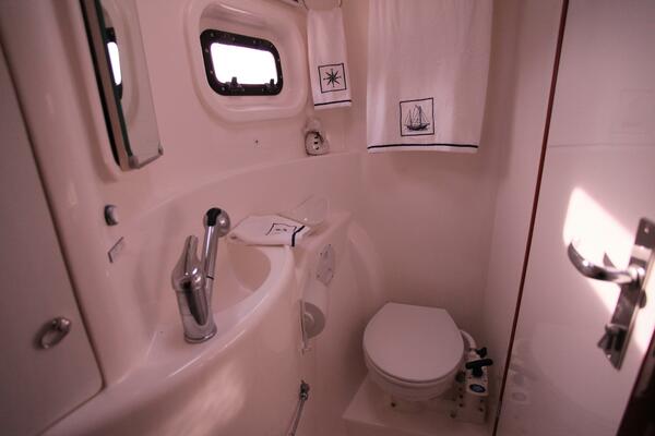 Folie A Deux 44ft Leopard Yacht For Sale