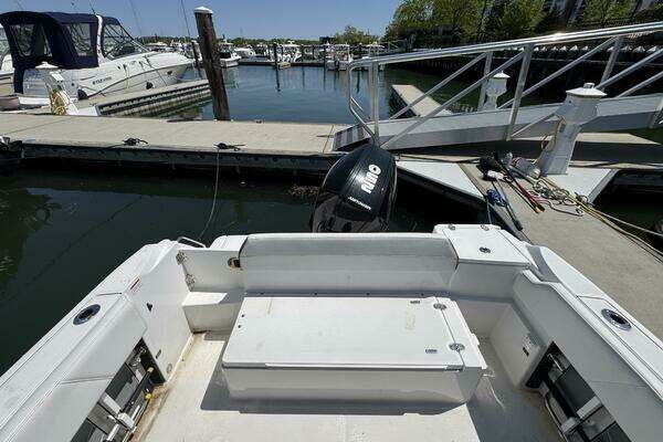 Photo of the 2020 Blackfin 212 CC