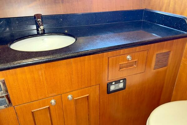 Lightning  50ft Ocean Alexander Yacht For Sale