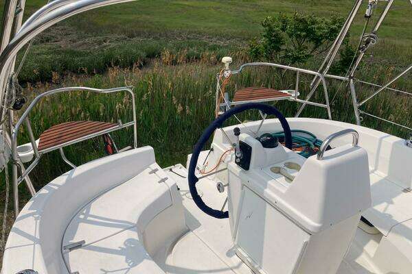 Photo of the 2000 Hunter 320 "Remedy"