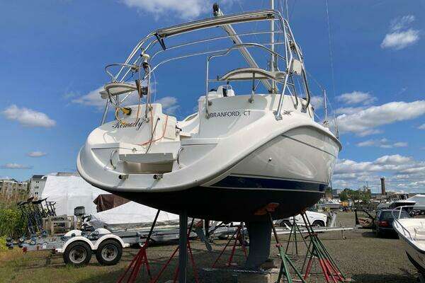 Photo of the 2000 Hunter 320 "Remedy"