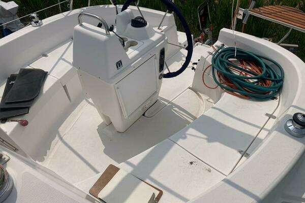 Photo of the 2000 Hunter 320 "Remedy"