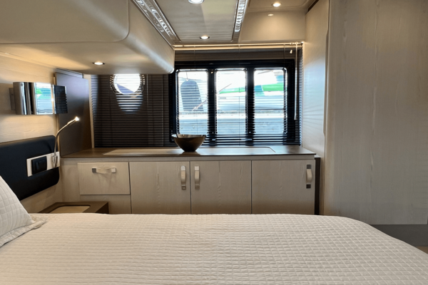 Azimut 50 FLYBRIDGE Yacht For Sale