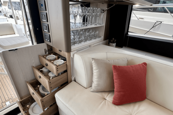 Azimut 50 FLYBRIDGE Yacht For Sale