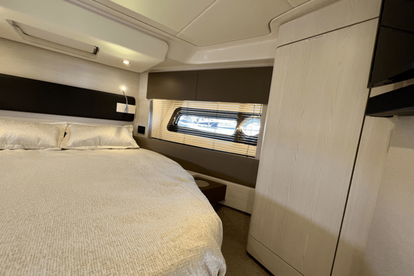 Azimut 50 FLYBRIDGE Yacht For Sale