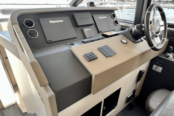 Azimut 50 FLYBRIDGE Yacht For Sale