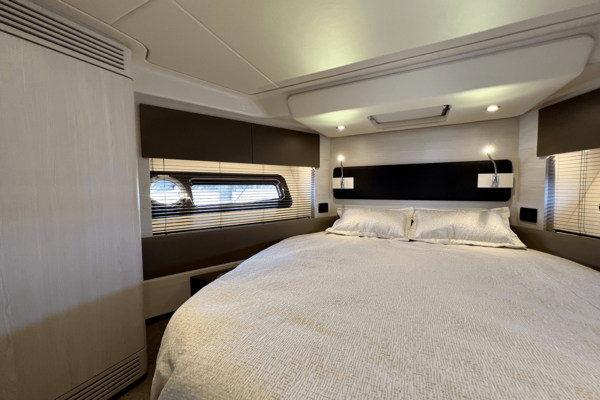 Azimut 50 FLYBRIDGE Yacht For Sale