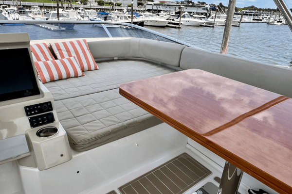 Azimut 50 FLYBRIDGE Yacht For Sale
