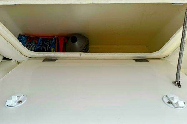 1998 Cruisers Yachts 35