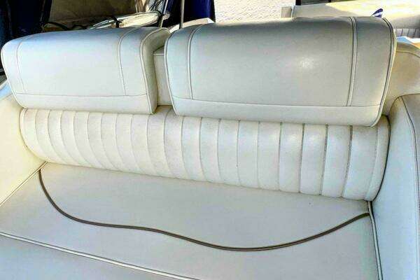 1998 Cruisers Yachts 35