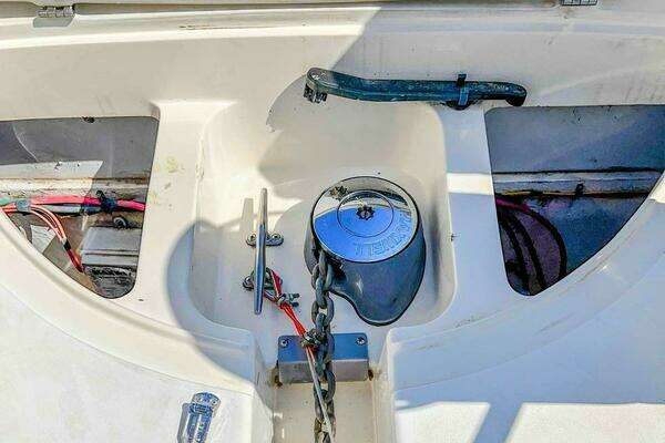 1998 Cruisers Yachts 35