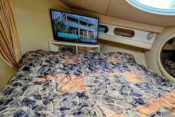 1998 Cruisers Yachts 35