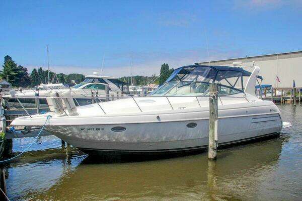 1998 Cruisers Yachts 35
