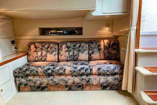 1998 Cruisers Yachts 35