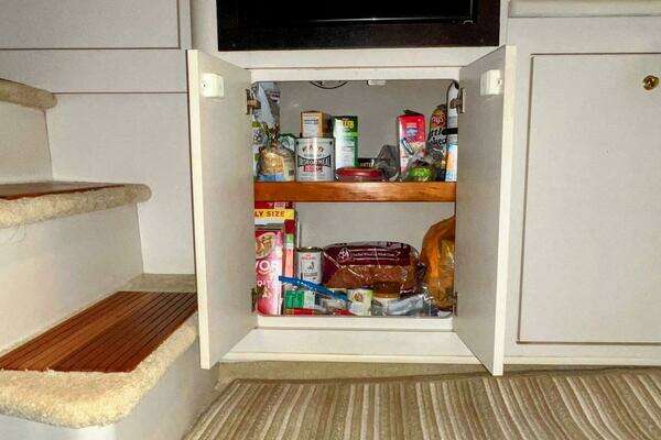 1998 Cruisers Yachts 35