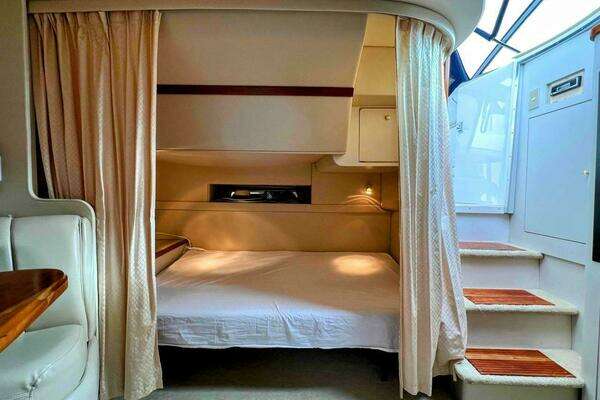 1998 Cruisers Yachts 35