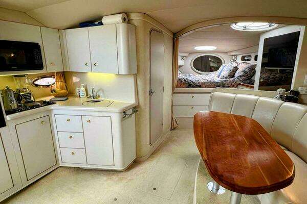 1998 Cruisers Yachts 35