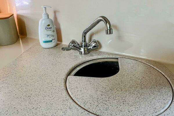 1998 Cruisers Yachts 35