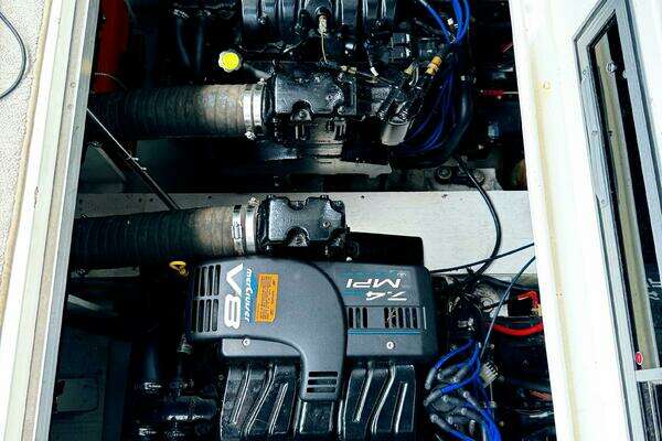 1998 Cruisers Yachts 35