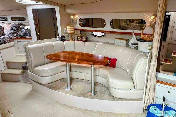 1998 Cruisers Yachts 35