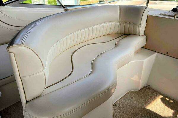 1998 Cruisers Yachts 35