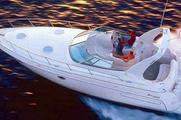 1998 Cruisers Yachts 35