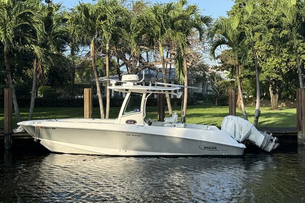 28ft Boston Whaler Yacht For Sale