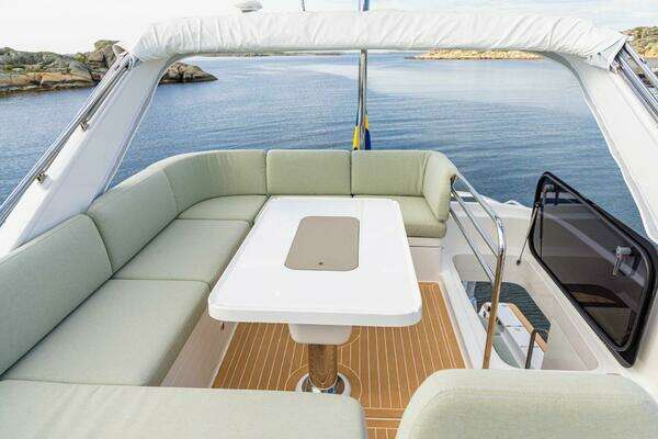 Nimbus 495 Flybridge Yacht For Sale