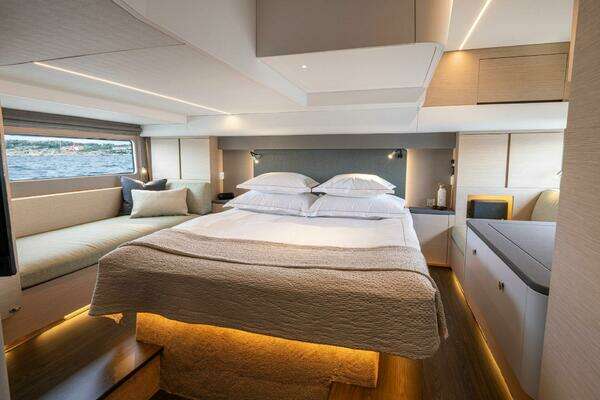 Nimbus 495 Flybridge Yacht For Sale