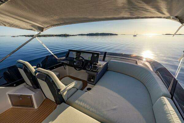 Nimbus 495 Flybridge Yacht For Sale