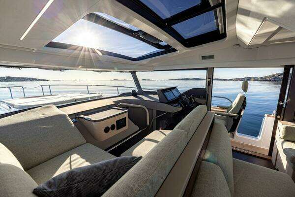 Nimbus 495 Flybridge Yacht For Sale